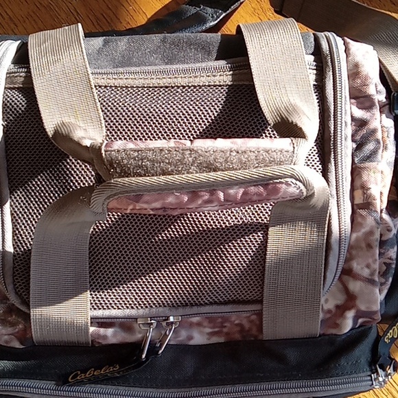 Cabela's carry bag - Picture 3 of 7